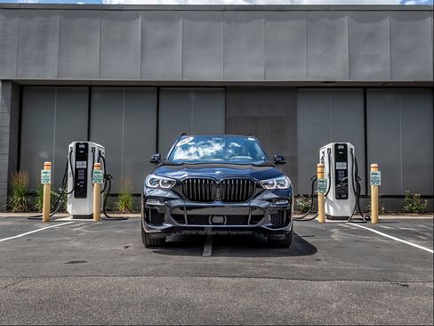 Used 2021 BMW X5 M50i w/ Executive Package AWD/4WD image 8