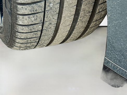 Used 2023 BMW M3 w/ M Carbon Exterior Package RWD image 44