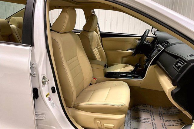 Used 2017 Toyota Camry XLE w/ Moonroof Package FWD image 7