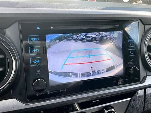 Used 2018 Toyota Tacoma TRD Off-Road w/ Technology Package AWD/4WD image 27