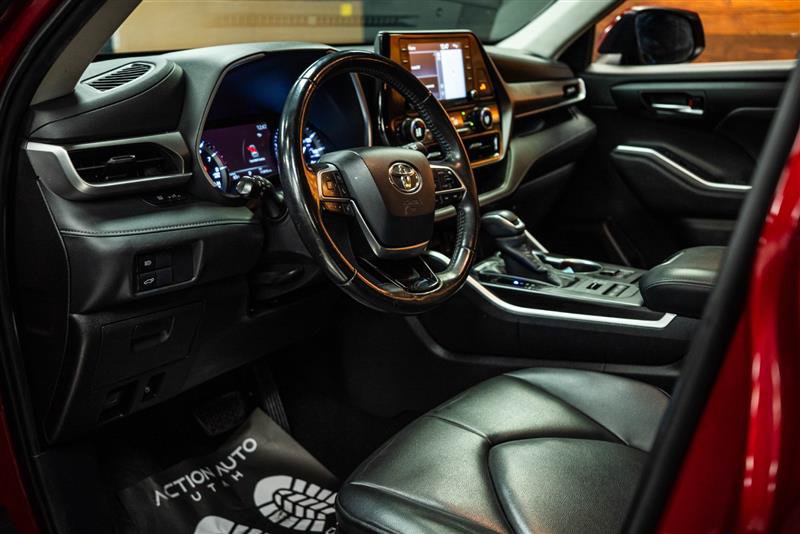 Used 2020 Toyota Highlander XLE AWD/4WD image 9