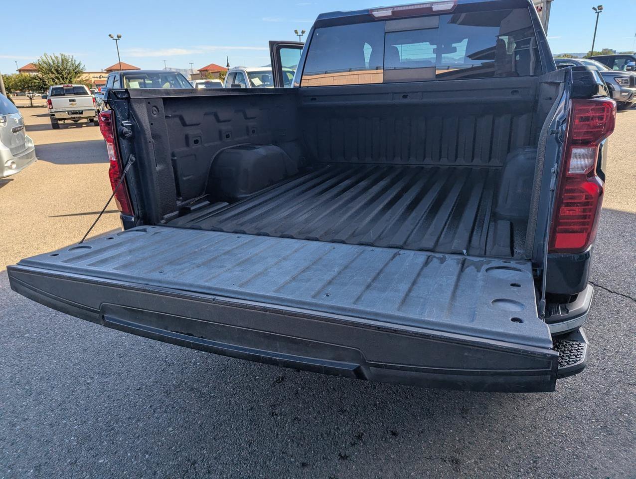 Used 2021 Chevrolet Silverado 1500 LT w/ Z71 Off-Road Package AWD/4WD image 27