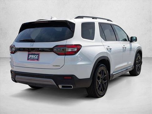 Used 2025 Honda Pilot Touring image 5