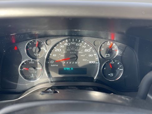 Used 2024 Chevrolet Express 2500 w/ Driver Convenience Package image 20