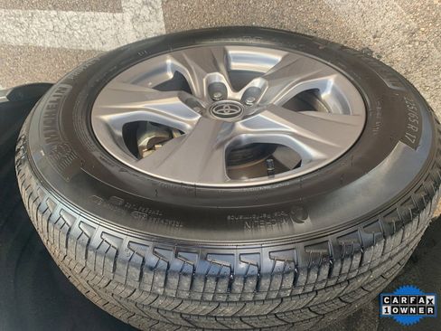 Used 2025 Toyota RAV4 XLE image 32