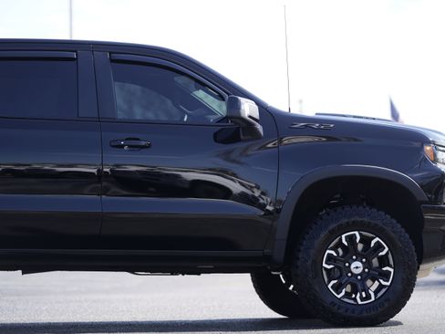 Used 2025 Chevrolet Silverado 1500 ZR2 w/ Technology Package image 8