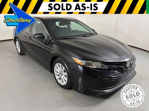 Used 2019 Toyota Camry LE FWD image 2
