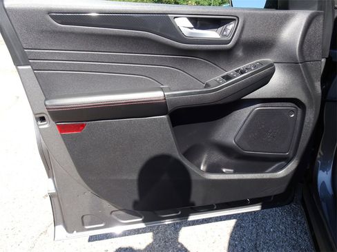 Used 2025 Ford Escape ST-Line w/ Cold Weather Package image 10