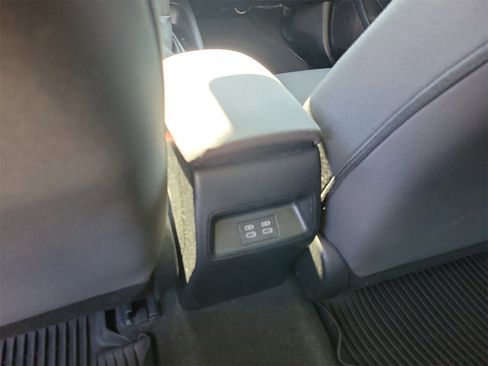 Used 2023 Toyota Corolla LE image 11