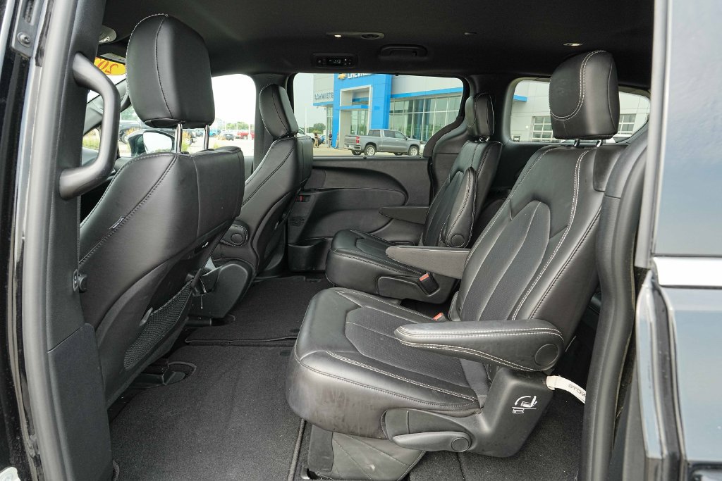 Used 2026 Chrysler Pacifica Select FWD image 19