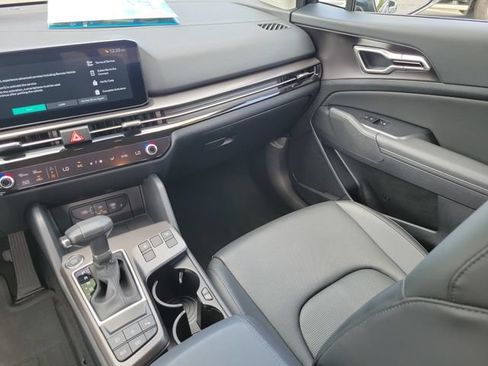 Certified 2026 Kia Sportage EX FWD image 9