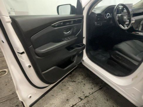Used 2023 Honda Pilot Touring image 29