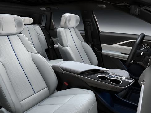 New 2026 Cadillac Lyriq Premium Sport w/ LPO, Floor Liner Package AWD/4WD image 33