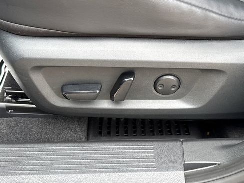 Used 2023 Nissan Rogue SV w/ SV Premium B Package image 22