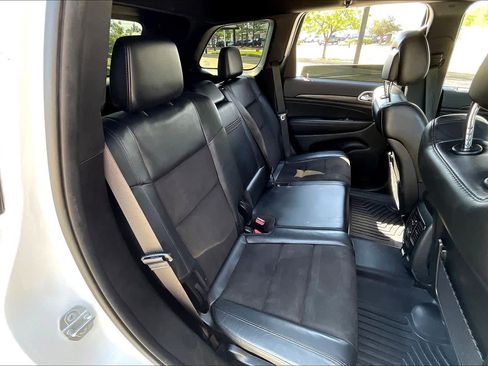 Used 2020 Jeep Grand Cherokee Altitude image 19