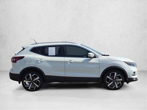Used 2021 Nissan Rogue Sport SL w/ Premium Package FWD image 4