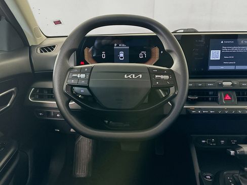 Used 2025 Kia K4 LXS image 17