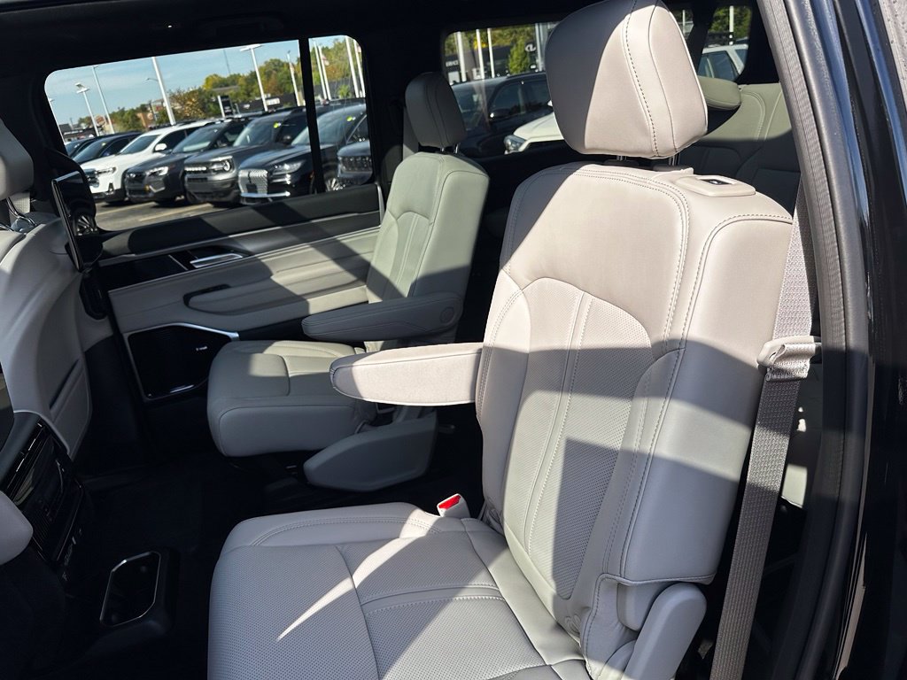 New 2027 Jeep Grand Wagoneer L Limited w/ Premium Group II AWD/4WD image 36