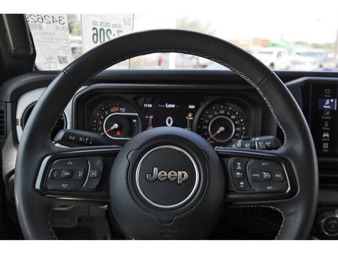 Used 2025 Jeep Wrangler Unlimited Sport AWD/4WD image 9