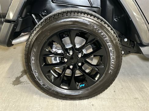 Used 2022 Jeep Wrangler Unlimited Sahara w/ Cold Weather Group image 8