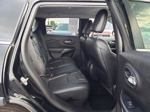 Used 2019 Jeep Cherokee Limited image 14