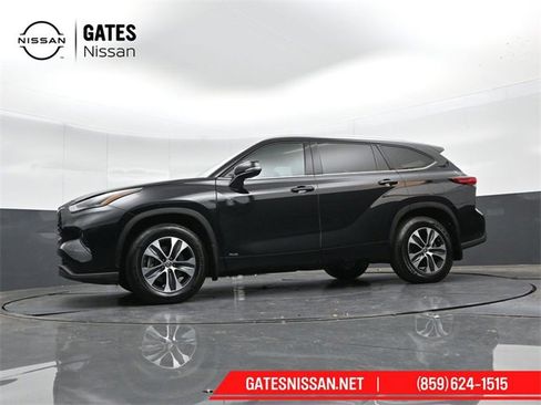 Used 2022 Toyota Highlander XLE image 39