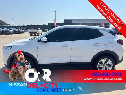Used 2024 Buick Encore GX Preferred w/ Comfort Package FWD image 2
