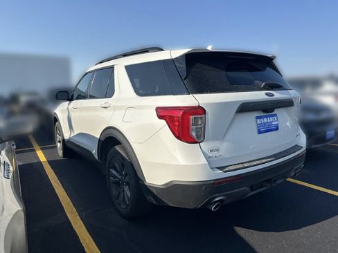 Used 2022 Ford Explorer XLT w/ Equipment Group 202A AWD/4WD image 4