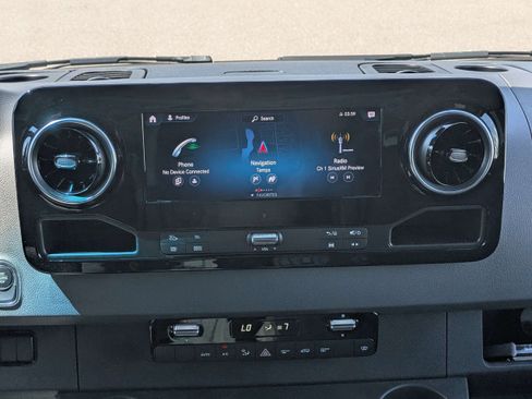 Used 2022 Mercedes-Benz Sprinter 3500 image 18