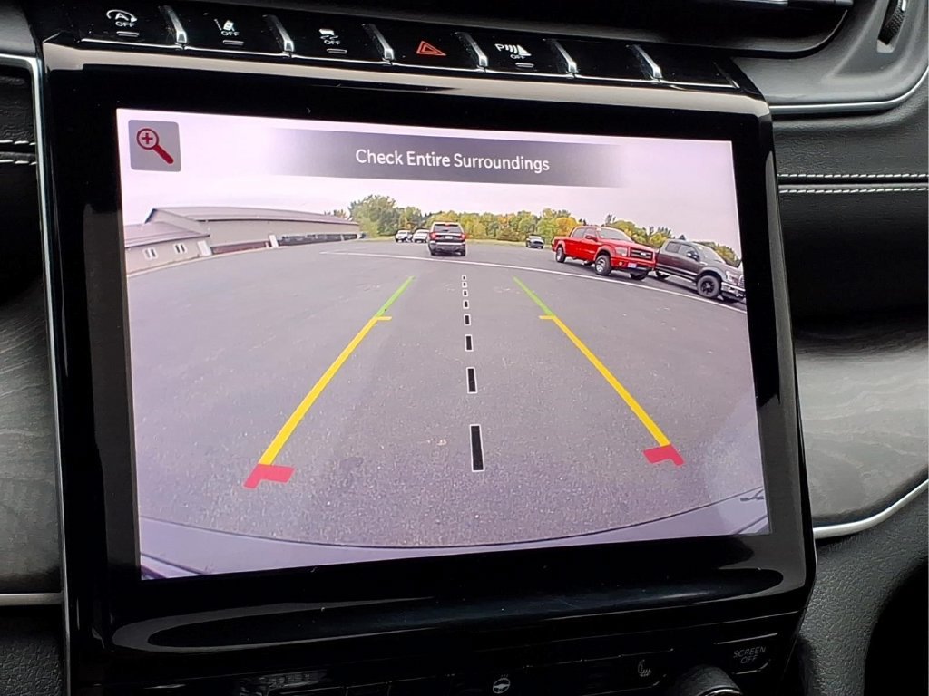 Used 2023 Jeep Grand Cherokee Limited w/ Trailer Tow Package AWD/4WD image 16