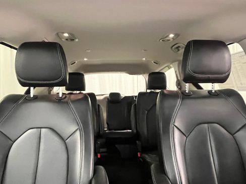 Used 2023 Chrysler Pacifica Touring-L AWD/4WD image 48