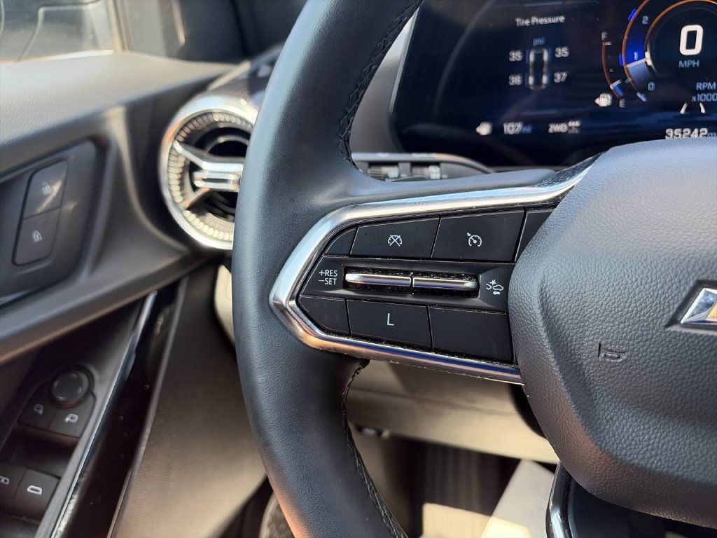 Used 2025 Chevrolet Equinox LT AWD/4WD image 29