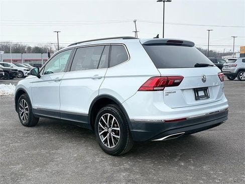 Used 2018 Volkswagen Tiguan SE w/ Panoramic Sunroof Package image 4