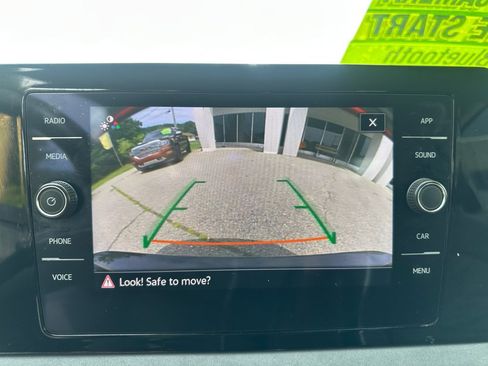 Used 2025 Volkswagen Jetta SE FWD image 16
