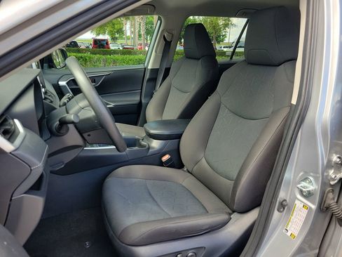 Used 2024 Toyota RAV4 XLE FWD image 16