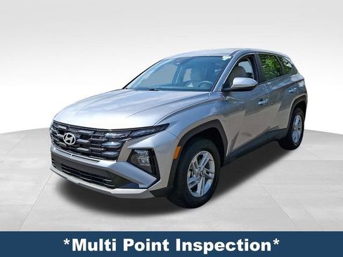 Used 2025 Hyundai Tucson SE image 4
