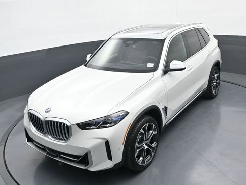 New 2026 BMW X5 xDrive50e AWD/4WD image 32