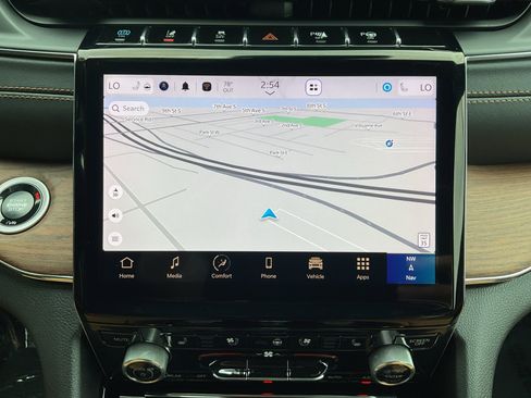 Used 2024 Jeep Grand Cherokee Summit w/ Advanced Protech Group IV image 27