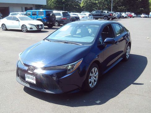 Used 2022 Toyota Corolla LE FWD image 1