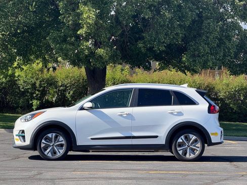 Used 2020 Kia Niro EX w/ Cold Weather Package FWD image 8