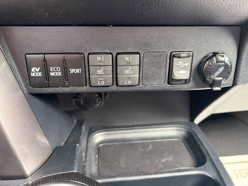 Used 2018 Toyota RAV4 SE AWD/4WD image 26