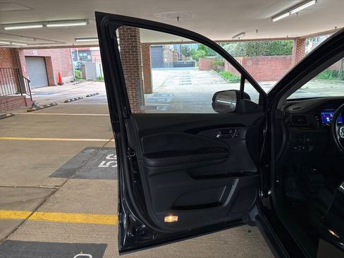 Used 2020 Honda Pilot Touring image 10