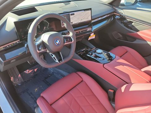 New 2026 BMW 550e xDrive w/ Executive Package image 17