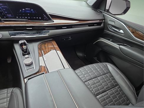 Used 2023 Cadillac Escalade Sport Platinum AWD/4WD image 13