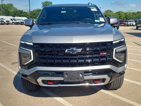 Used 2025 Chevrolet Suburban Z71 AWD/4WD image 9