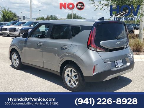 Used 2023 Kia Soul LX w/ LX Technology Package FWD image 6