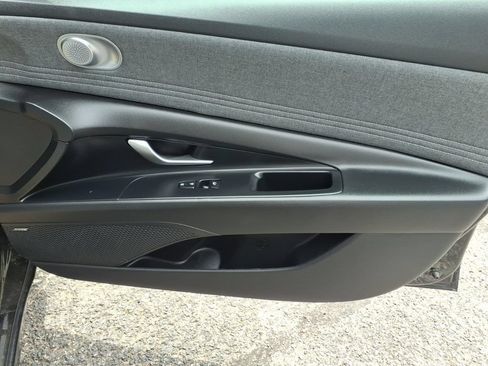 Used 2023 Hyundai Elantra Limited FWD image 9