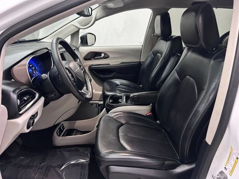 Certified 2021 Chrysler Voyager Lxi FWD image 12