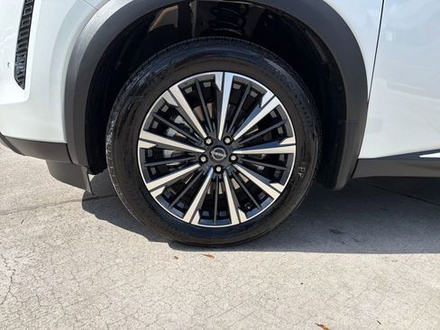 New 2026 Nissan Pathfinder Platinum AWD/4WD image 11