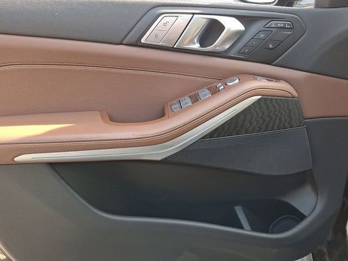 Used 2022 BMW X7 xDrive40i w/ Premium Package image 14